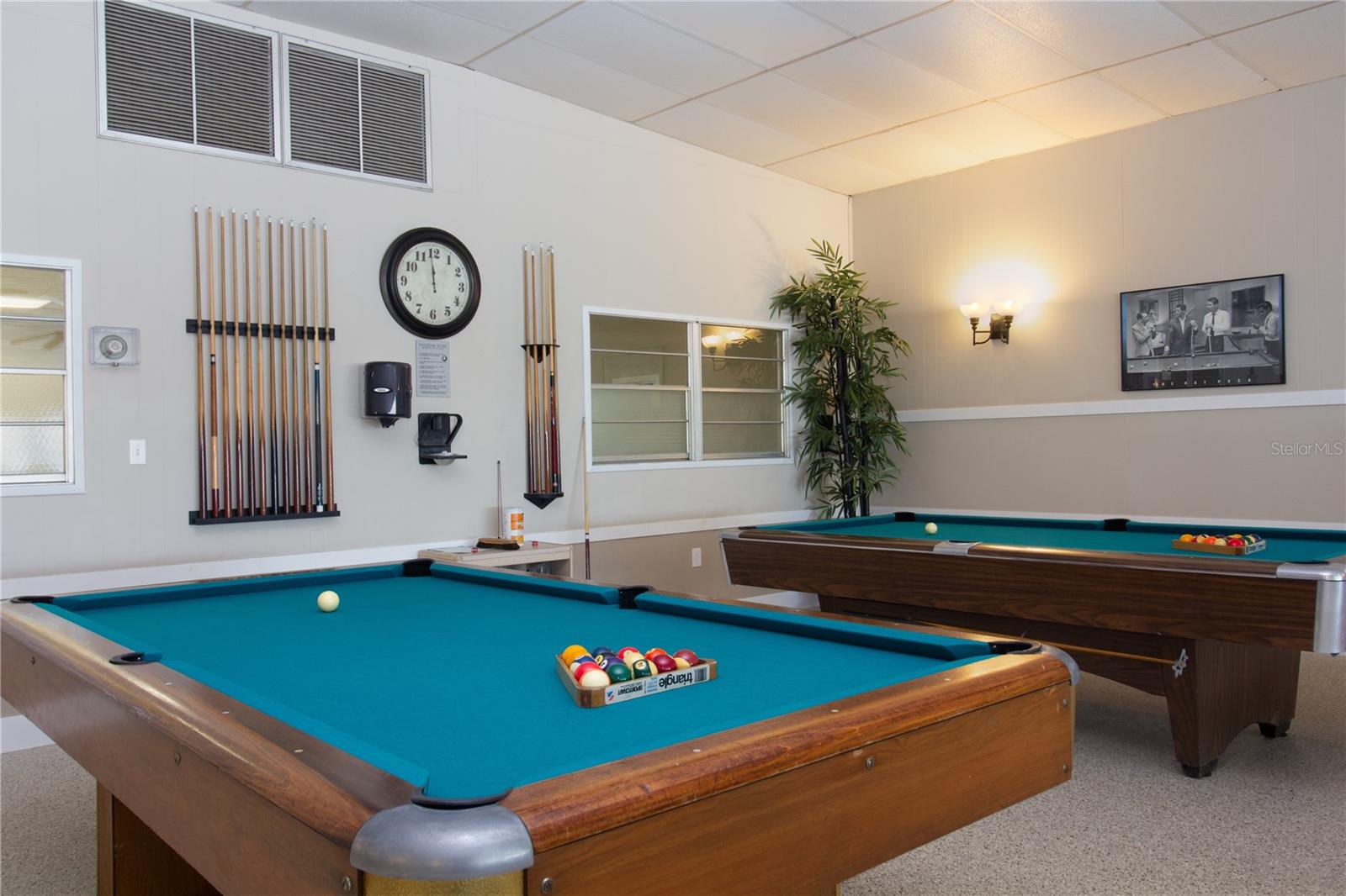 SHORE CREST BLDG - Residential