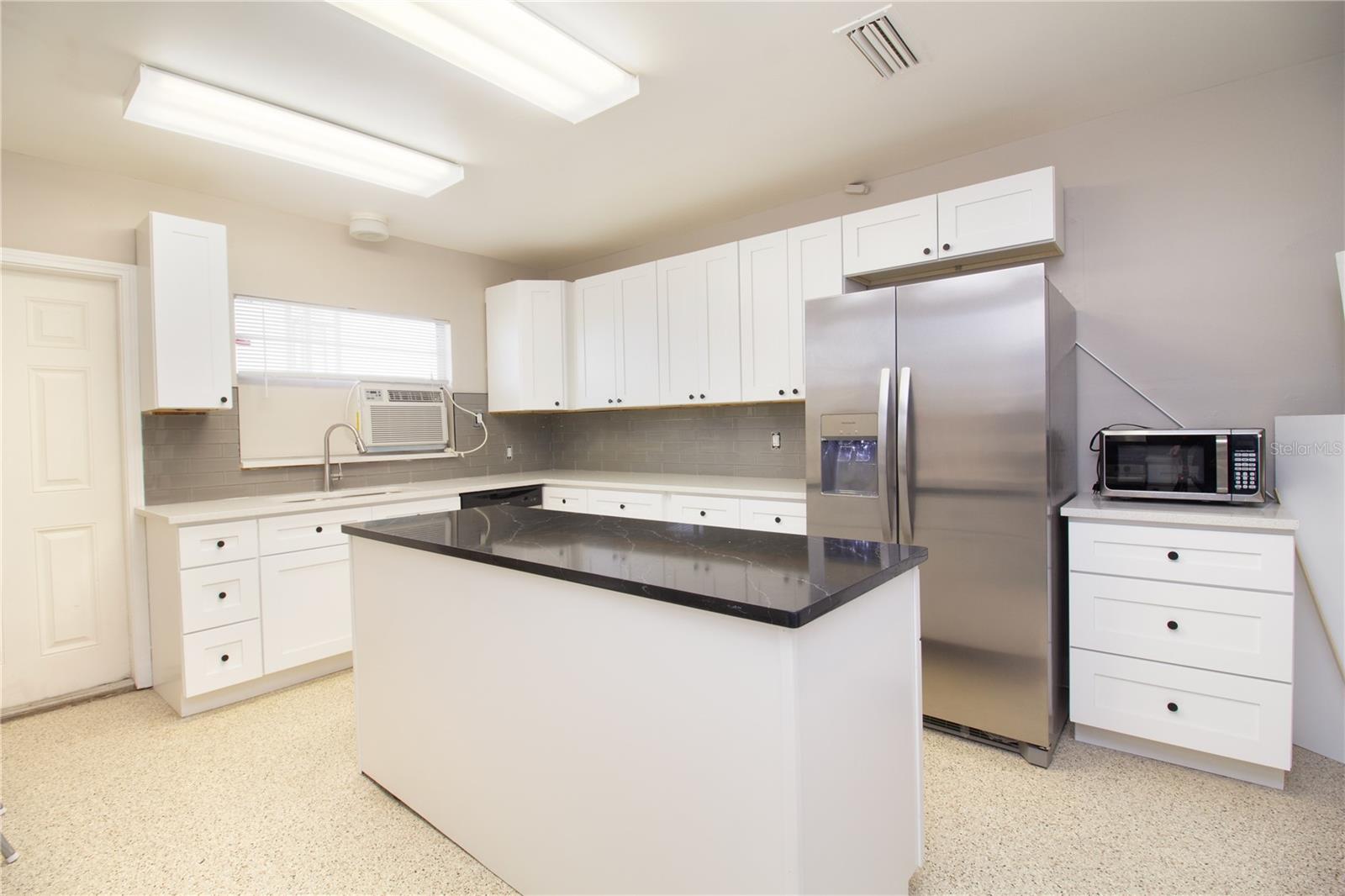 SHORE CREST BLDG - Residential