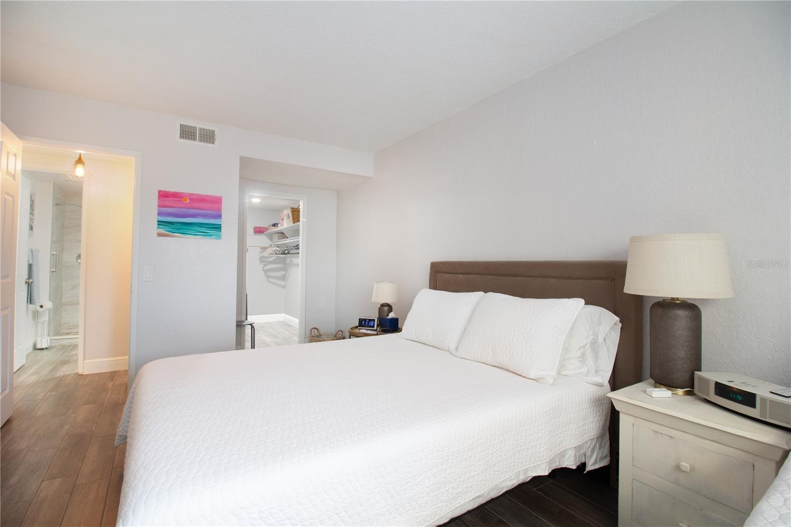 SHORE CREST BLDG - Residential