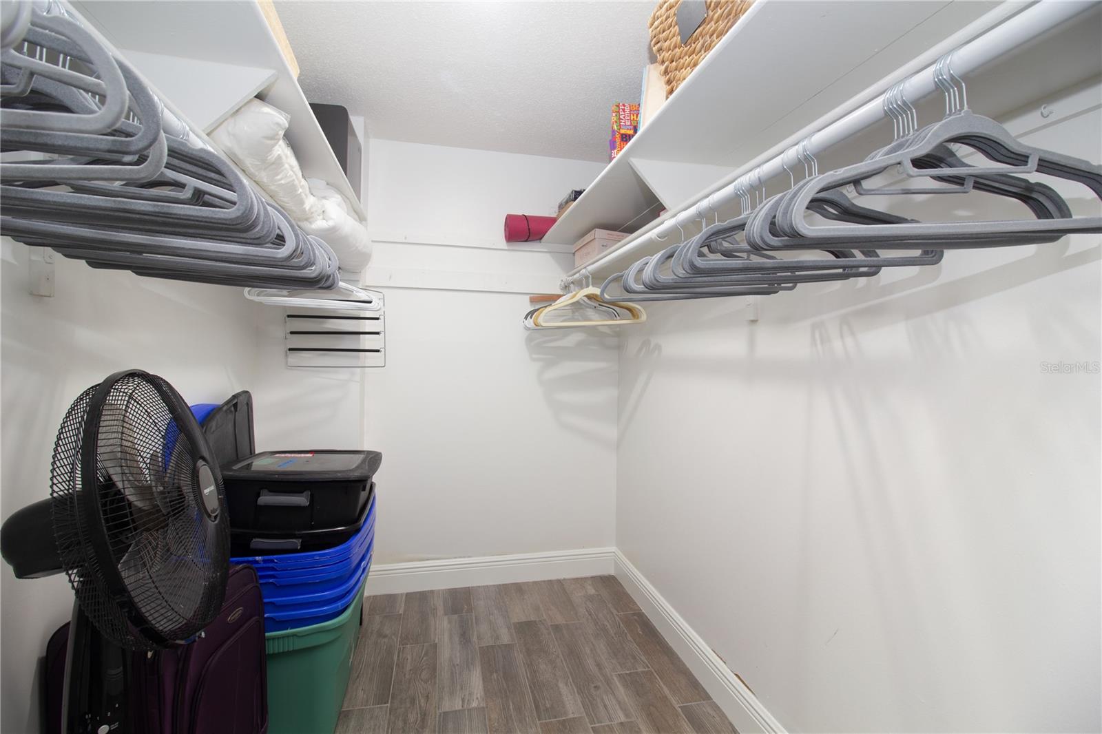 SHORE CREST BLDG - Residential