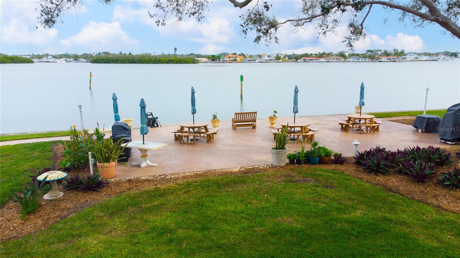 SHORE CREST BLDG - Residential