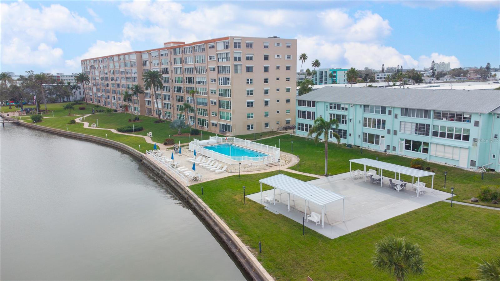 SHORE CREST BLDG - Residential