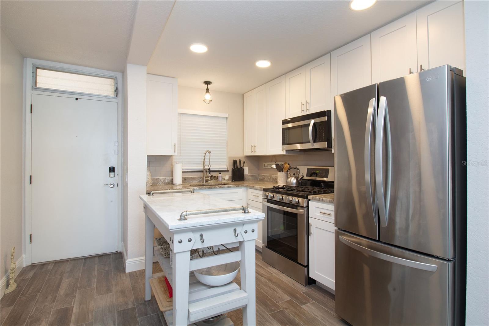 1847 SHORE DRIVE S 510