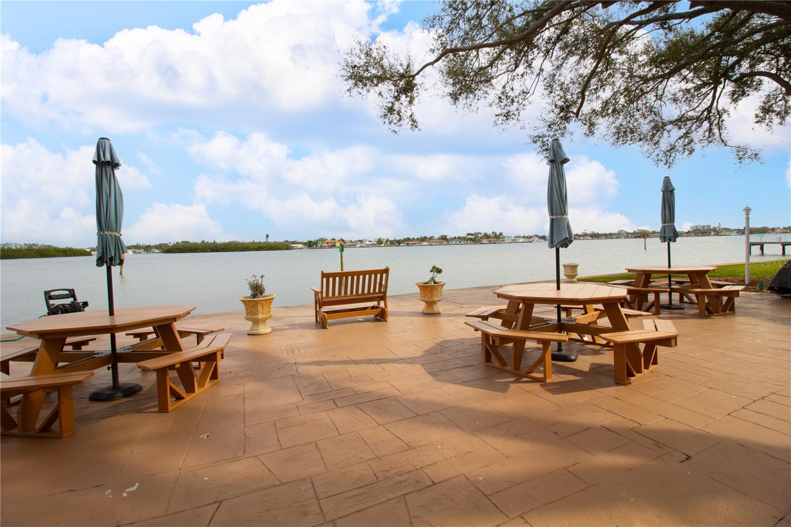 SHORE CREST BLDG - Residential