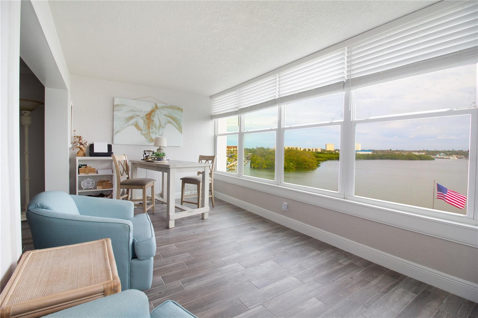 SHORE CREST BLDG - Residential