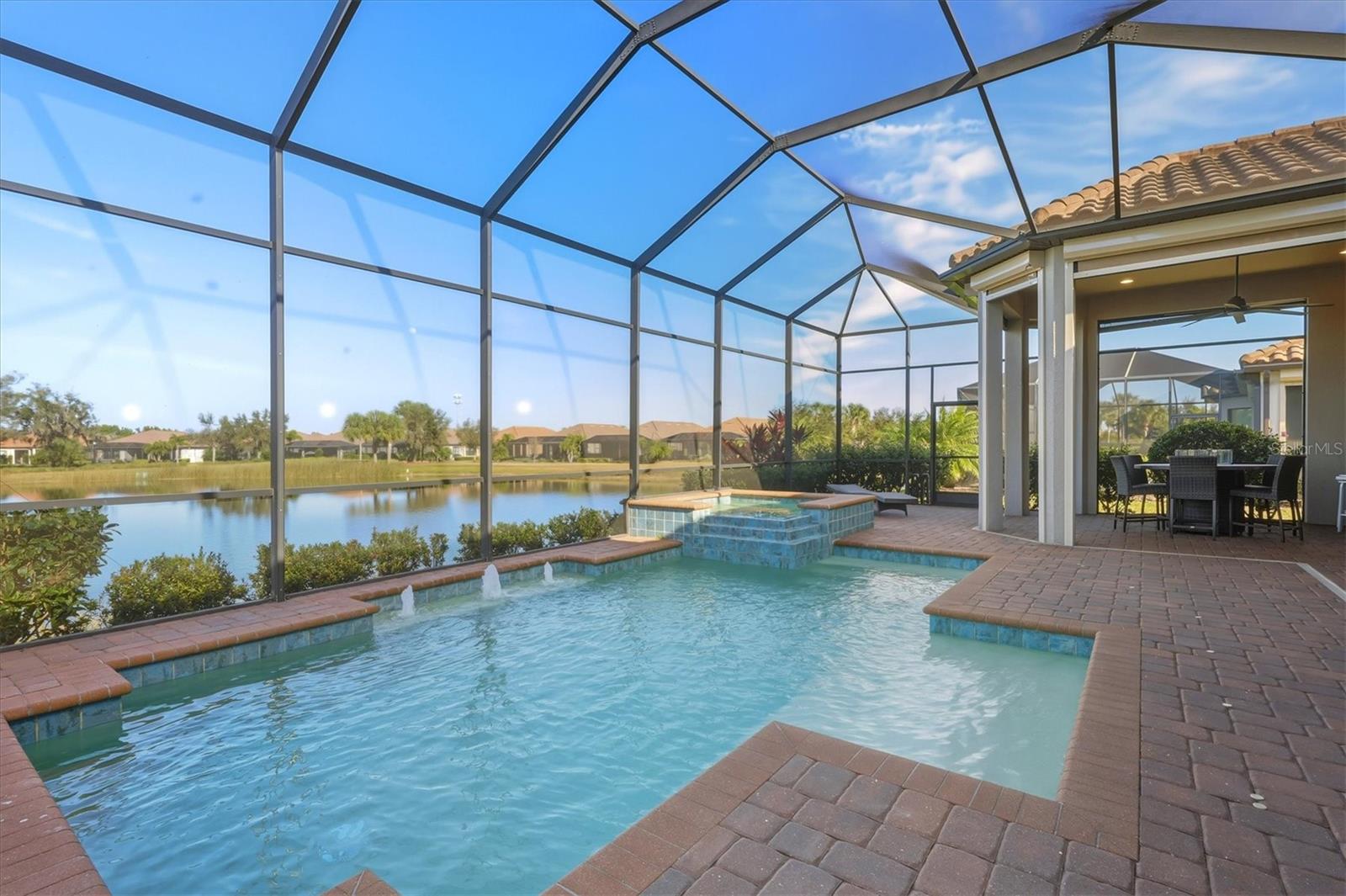 ESPLANADE - Residential