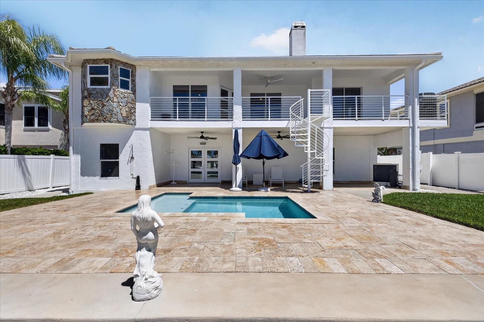 FLOR A MAR - Residential