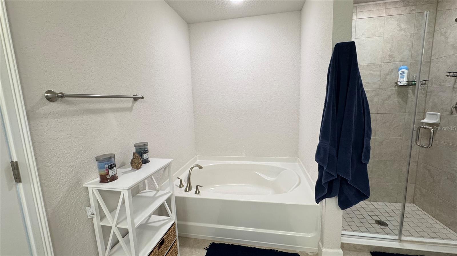 HIDDEN LAKE UN IV - Residential