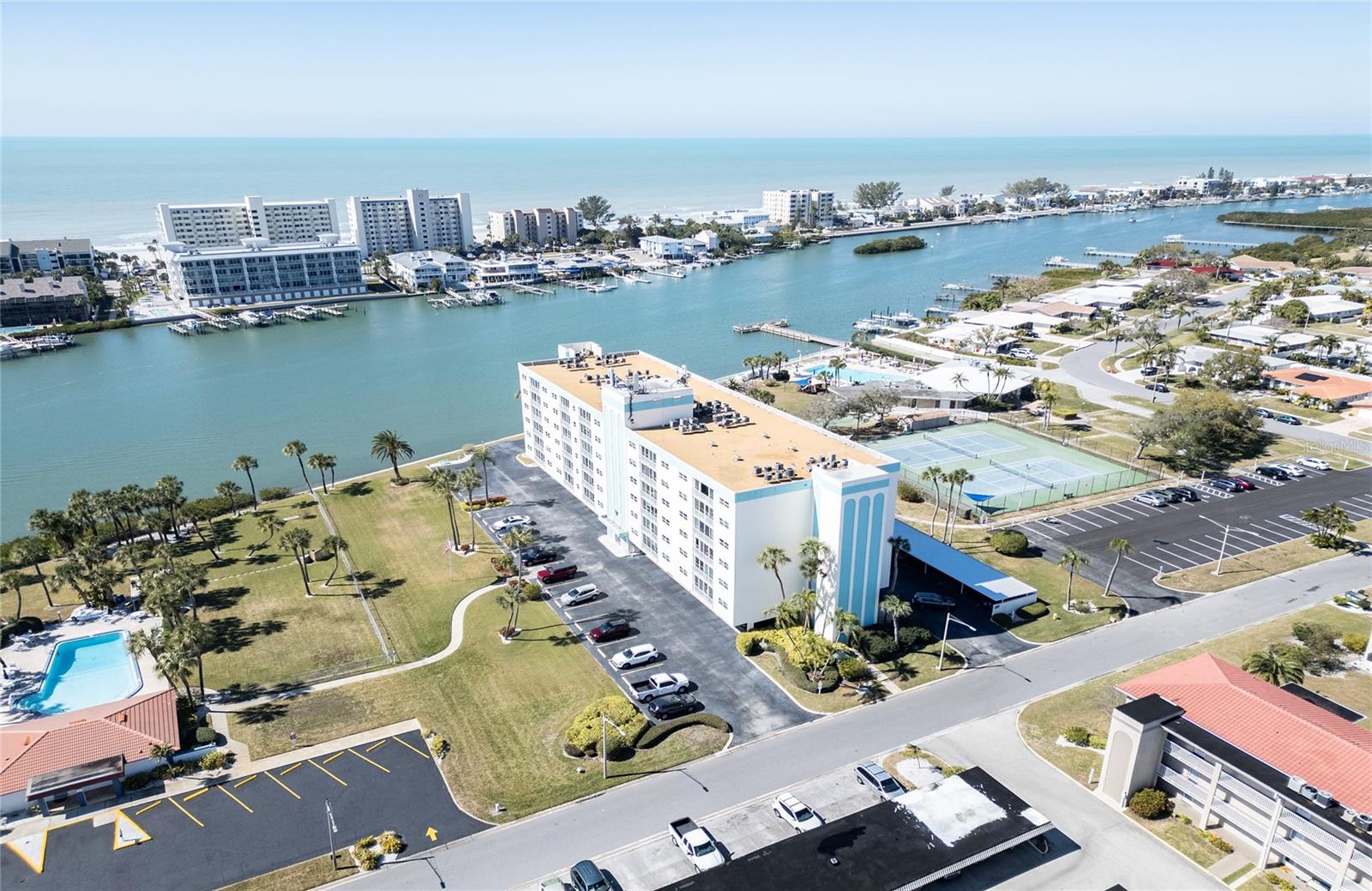 IMPERIAL POINT CONDO - Residential