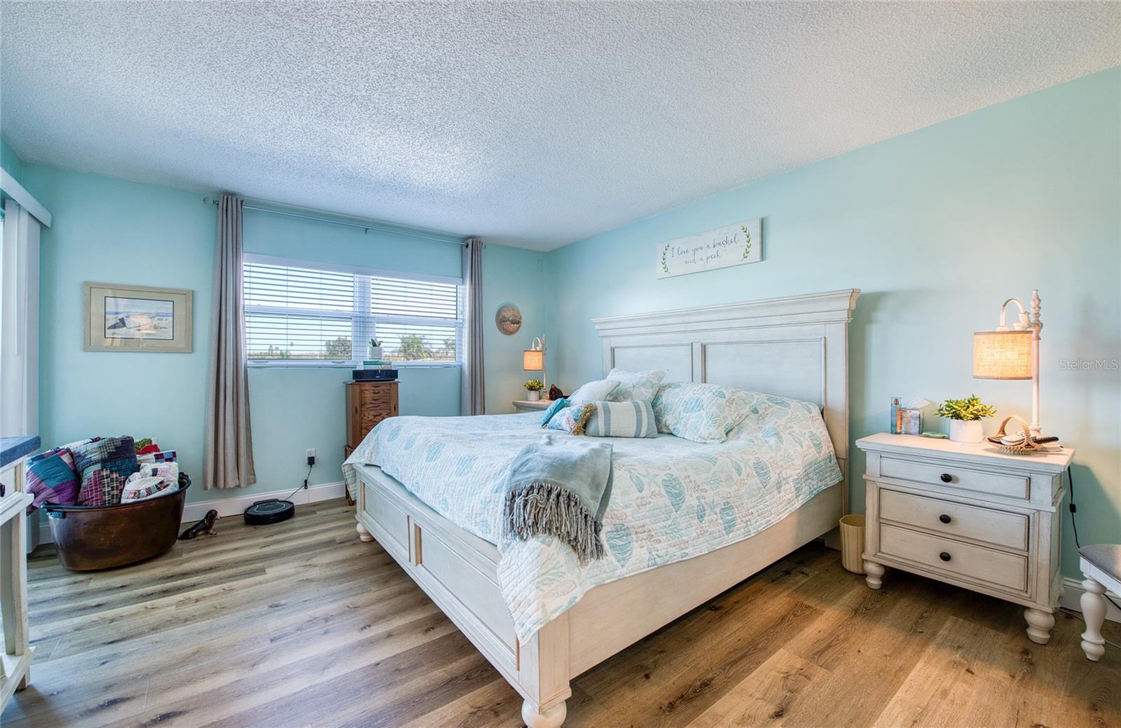 IMPERIAL POINT CONDO - Residential