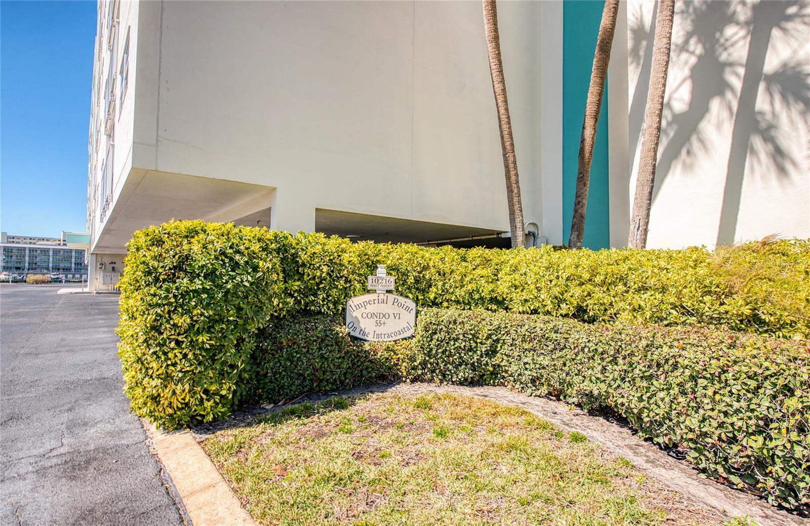 IMPERIAL POINT CONDO - Residential