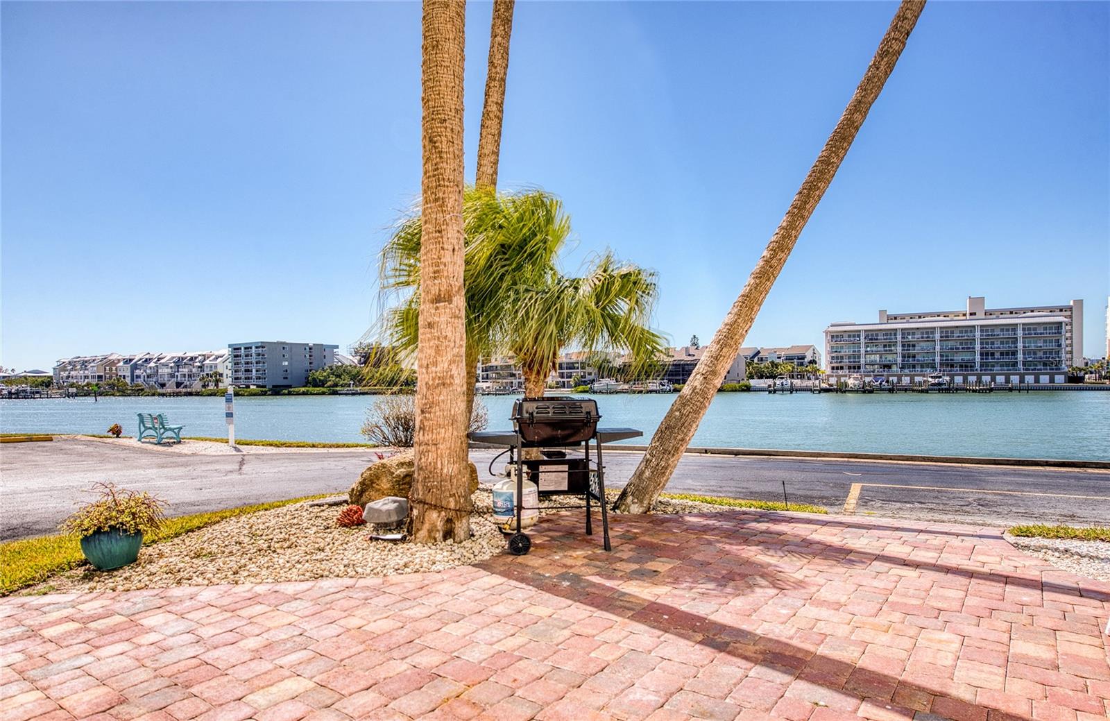 IMPERIAL POINT CONDO - Residential