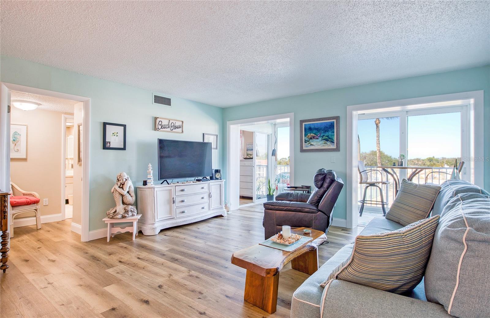 IMPERIAL POINT CONDO - Residential