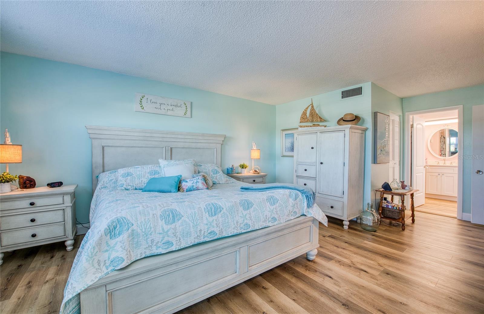 IMPERIAL POINT CONDO - Residential