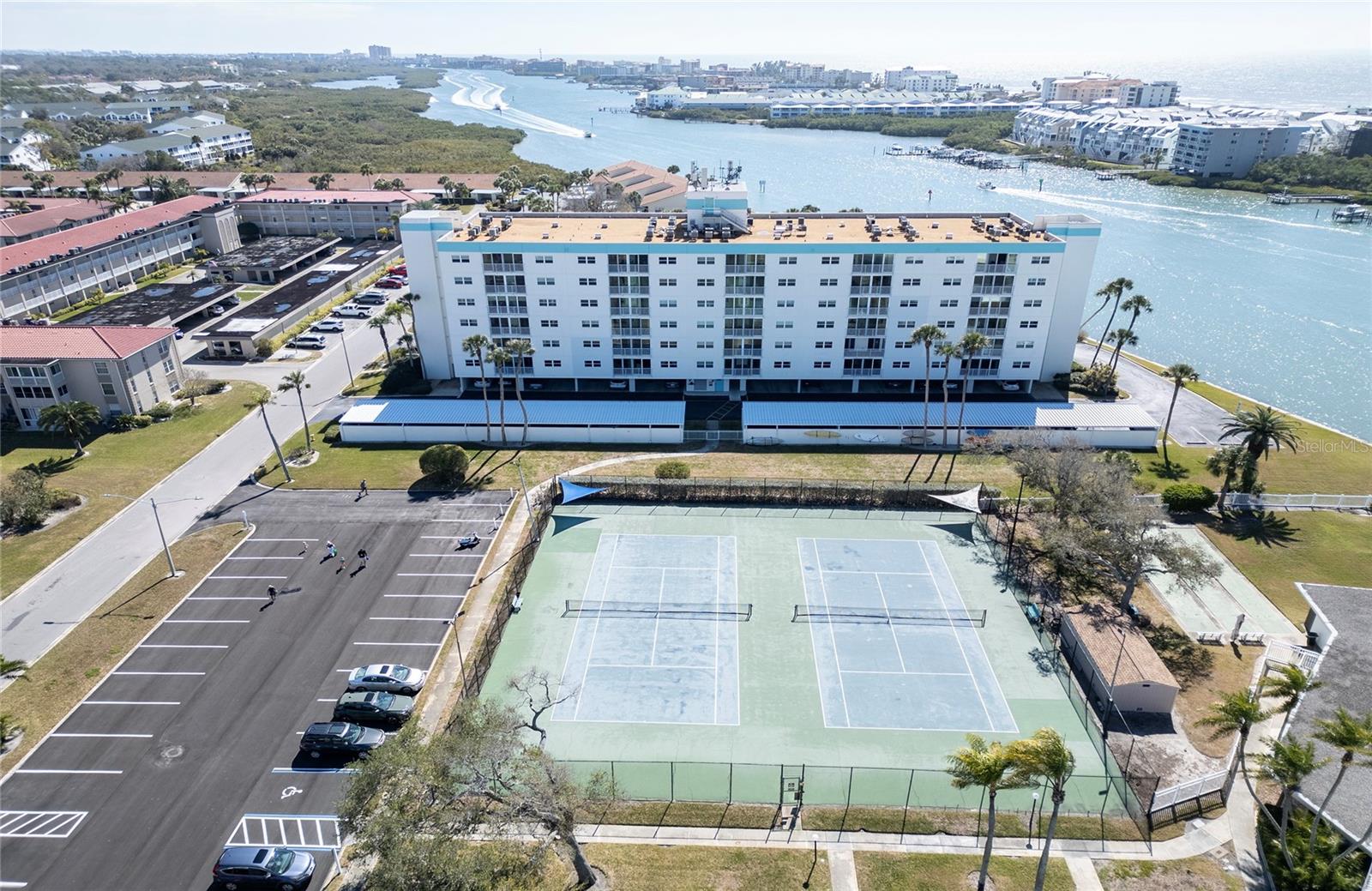 IMPERIAL POINT CONDO - Residential