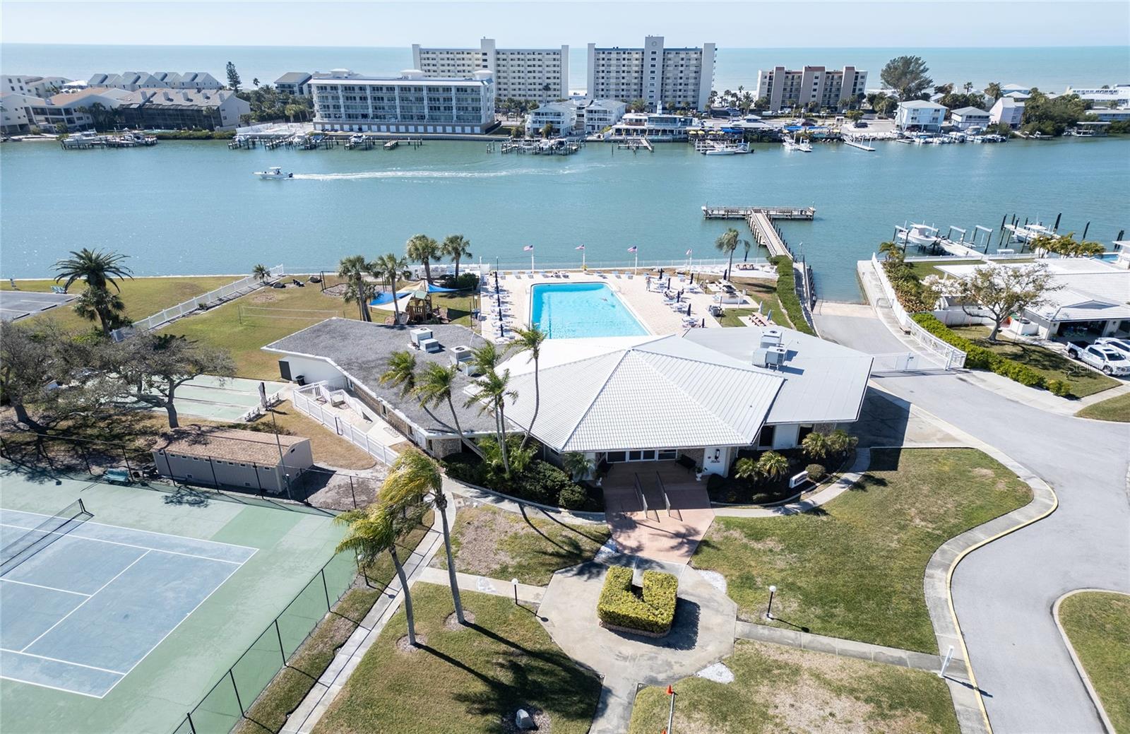 IMPERIAL POINT CONDO - Residential