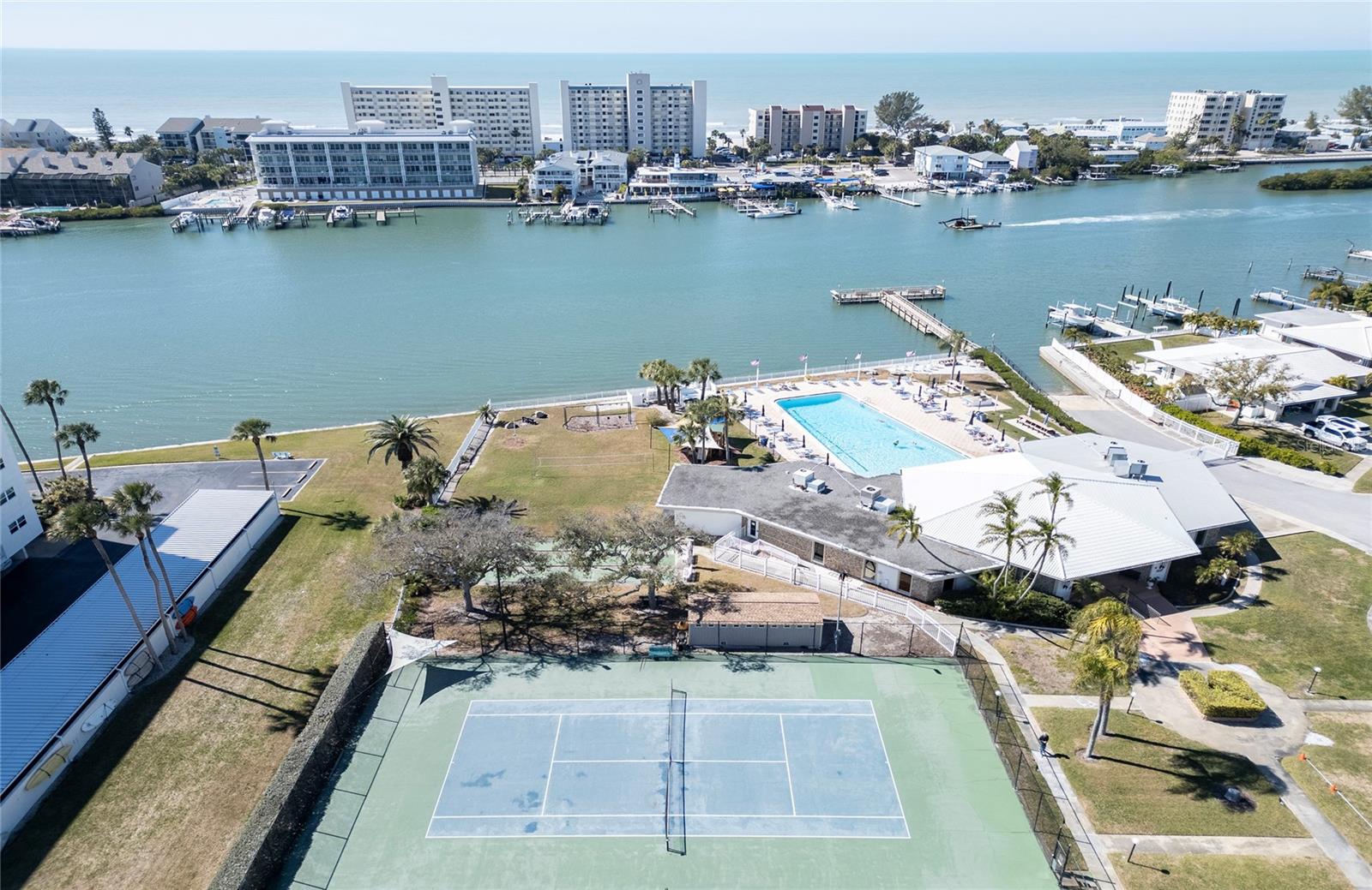 IMPERIAL POINT CONDO - Residential