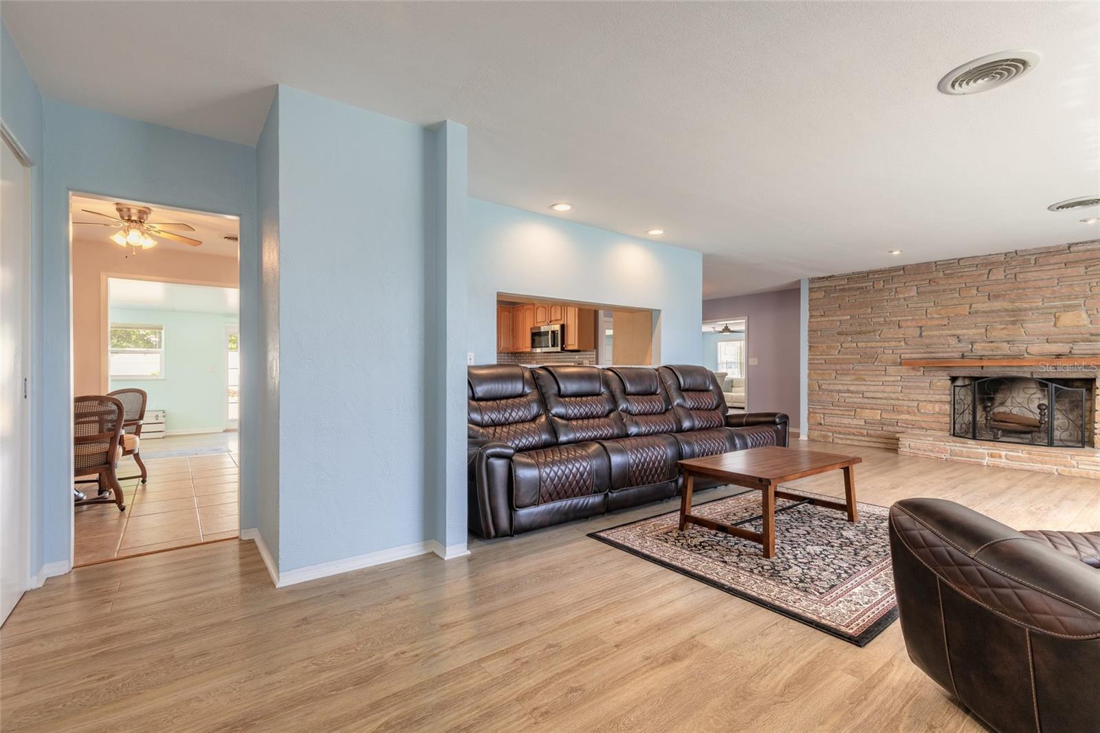 1903 JOHN ANDERSON DRIVE