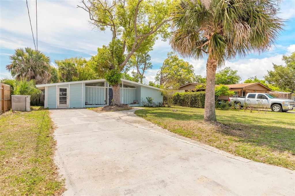 Photo of 304 Fox Place, Port Orange, FL 32127 (MLS # V4948212)
