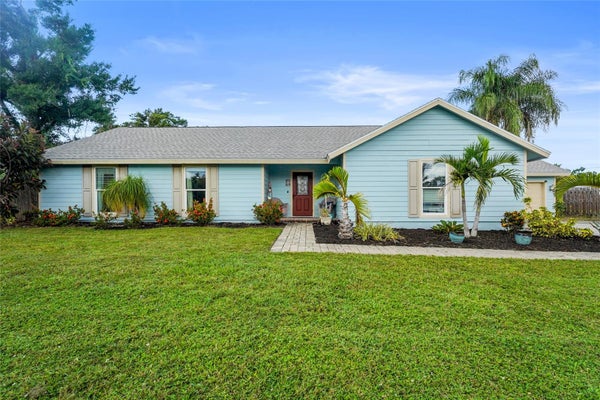 2112 S BRINK AVE, SARASOTA, FL 34239 - Image b75f3d496b4c4a4e55a480964648c324/184342018