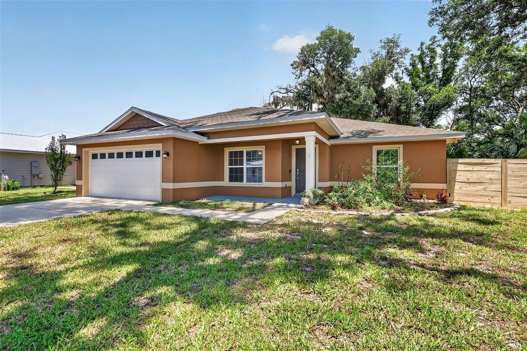 Photo of 74 N Oak Avenue, Umatilla, FL 32784 (MLS # G5114898)