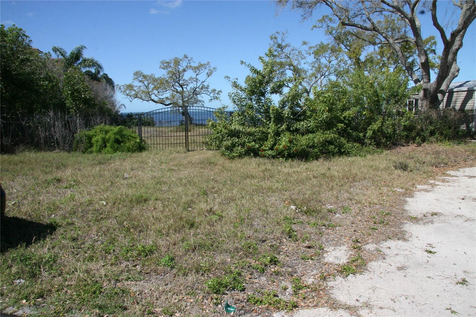 BAILEYS BLUFF ESTATES - Land