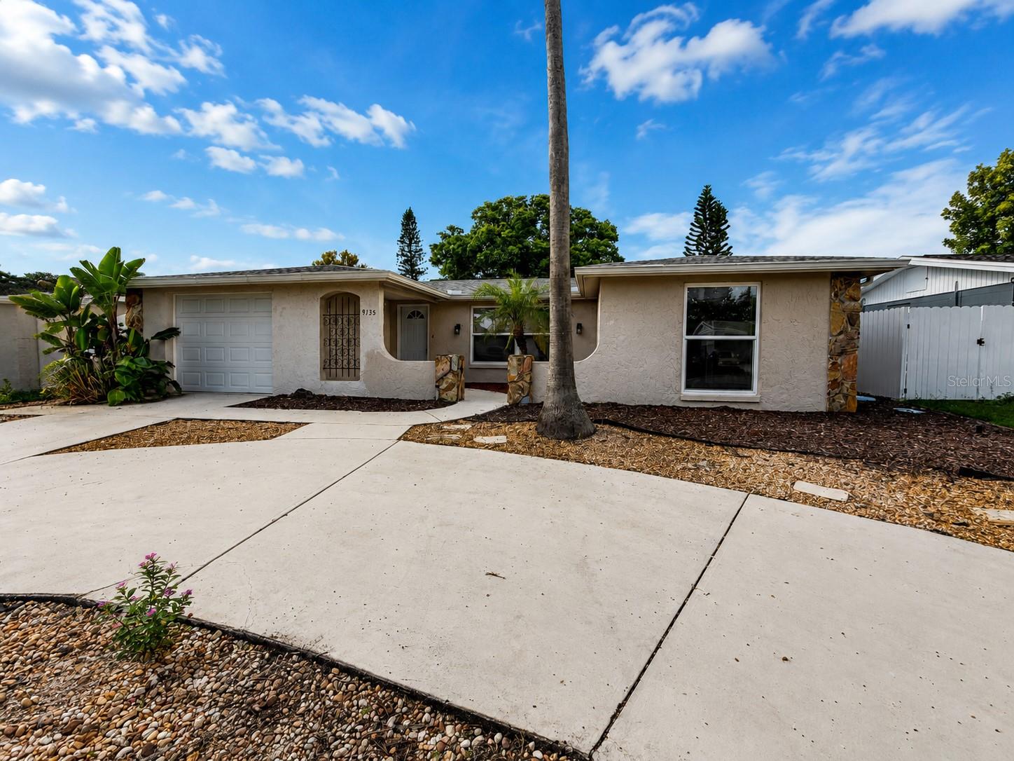 9135 GREENBRIAR LANE