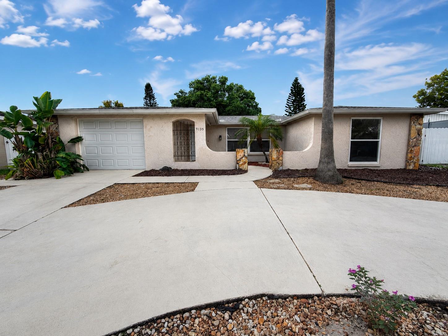 9135 GREENBRIAR LANE