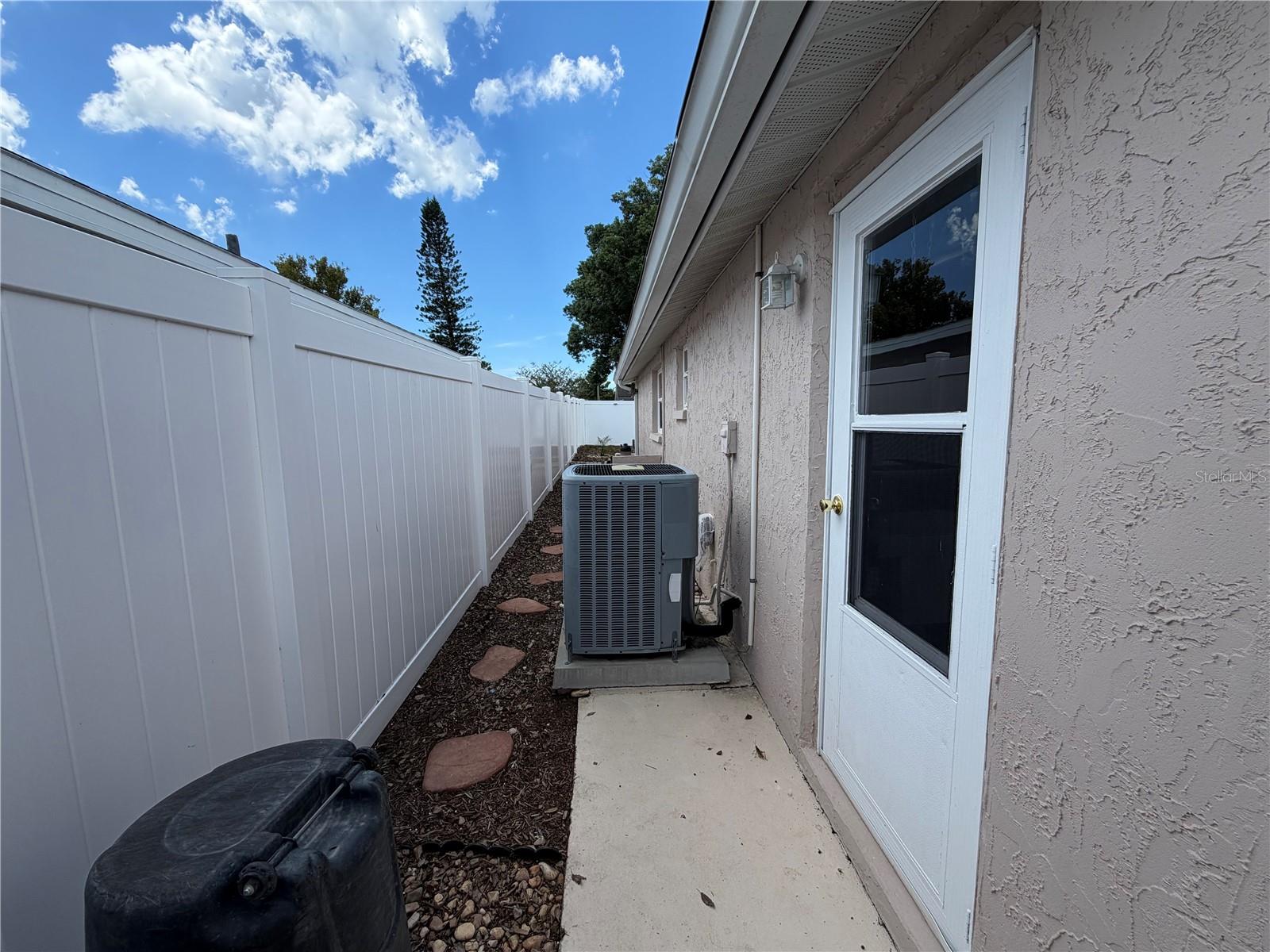 9135 GREENBRIAR LANE