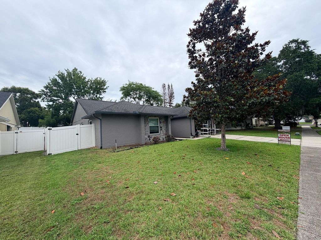 Photo of 1083 Beckstrom Dr, Oviedo, FL 32765 (MLS # O6412746)