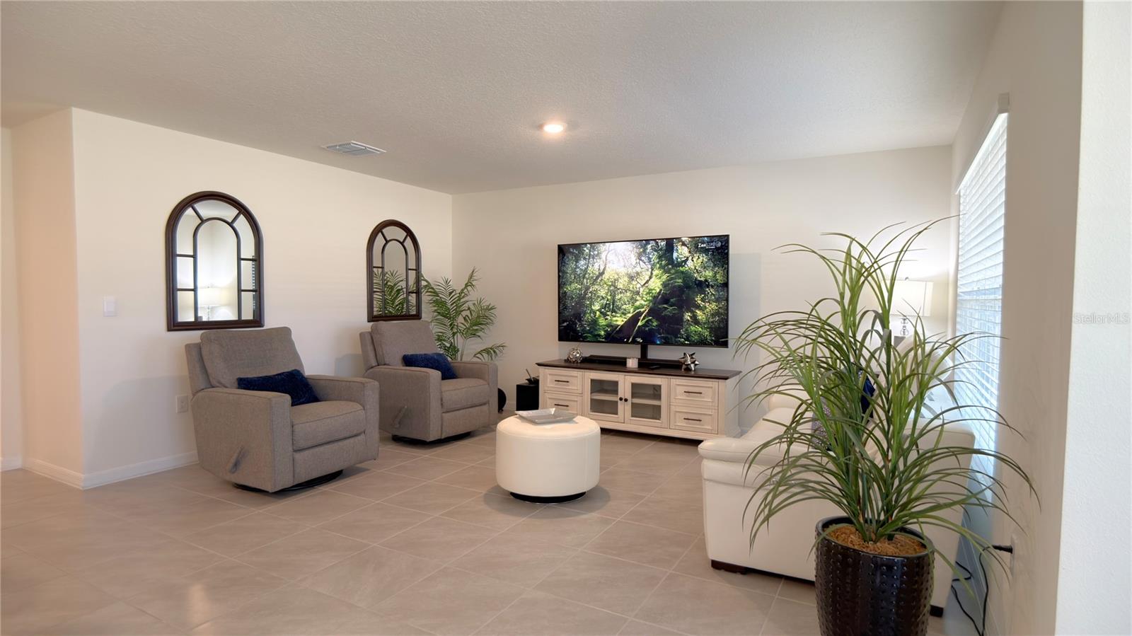 MARION OAKS UN EIGHT FIRST RE - Residential Lease