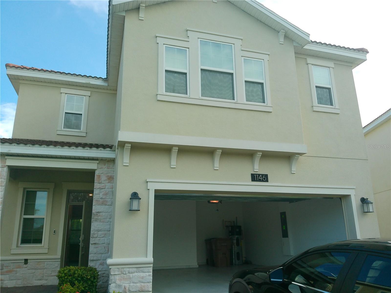 Located in the exclusive community of Champions Gate, this home combines modern design, comfort, and a unique lifestyle. The Sheffield floor plan features an open concept filled with natural light, a spacious owner’s suite, large bedrooms, and oversized bathrooms.
The kitchen includes stainless steel appliances, 42” maple cabinetry, and quartz countertops in both kitchen and bathrooms. A loft on the second floor can serve as an office or playroom. The expansive covered lanai offers beautiful golf course and conservation views.
Residents enjoy access to the Oasis Clubhouse, featuring resort-style amenities: lagoon pool with lazy river and water slides, spa, tennis and basketball courts, fitness center, movie theater, game room, bars, restaurants, and concierge service.
An exceptional opportunity to live in one of the most desirable communities in the Orlando area.