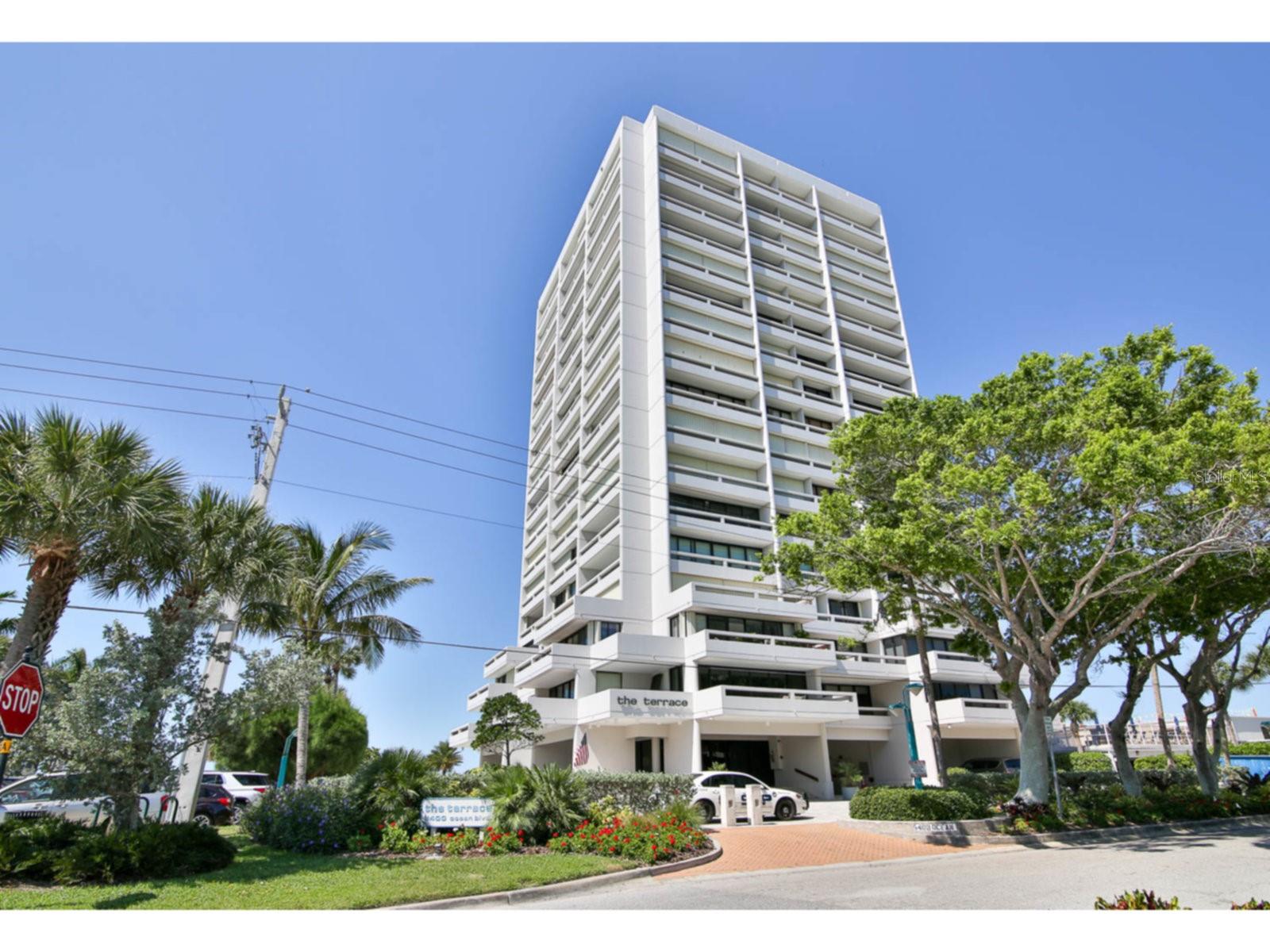 Available 06/03/2025 Annually or 2026 Season $6000/mo.
This gorgeous 1 bedroom 1 bathroom fully furnished unit in the exclusive Terrace building on Siesta Key beach steps away from Siesta Key Village. Enjoy a swim from the elevated pool and catch a sunset with a drink steps away from the unit. This unit includes a private parking spot, direct beach access, WIFI, cable and all utilities included. There is a 60 minimum stay and no pets permitted.