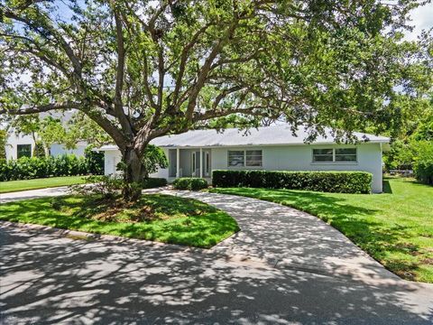 Photo of 1541 Flower Drive, Sarasota, FL 34239 (MLS # A4656365)