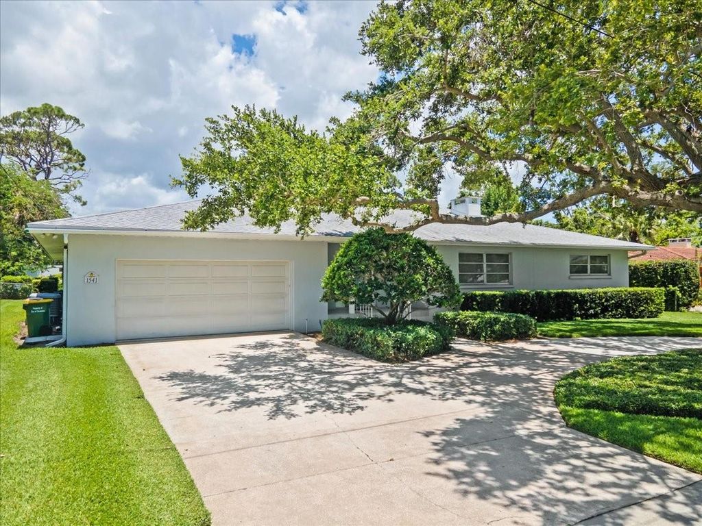Photo of 1541 Flower Drive, Sarasota, FL 34239 (MLS # A4656365)