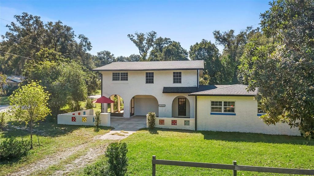 Photo of 1520 W Beresford Avenue, Deland, FL 32720 (MLS # V4945747)