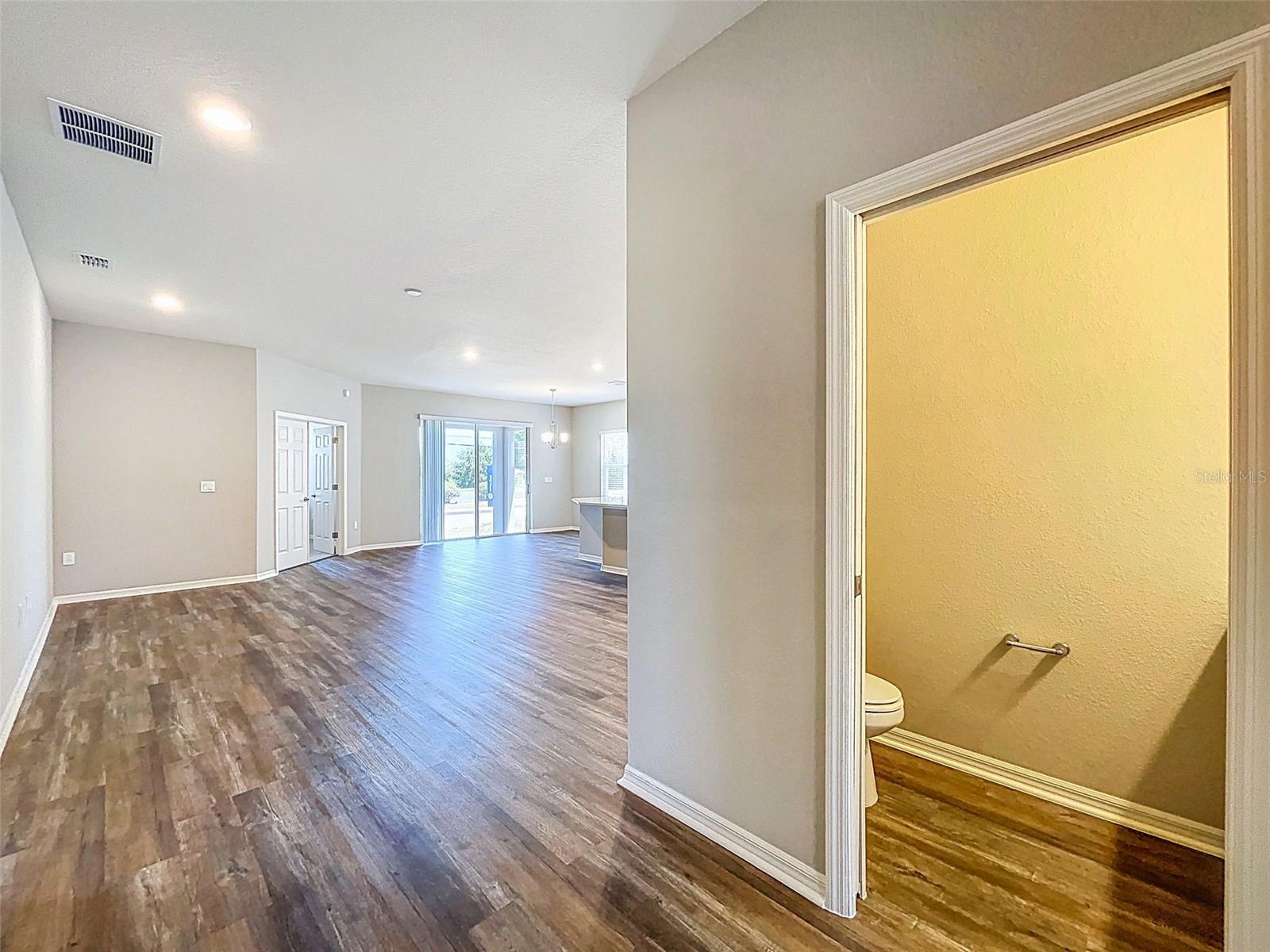 GENEVA LNDGS PH 2 - Residential Lease