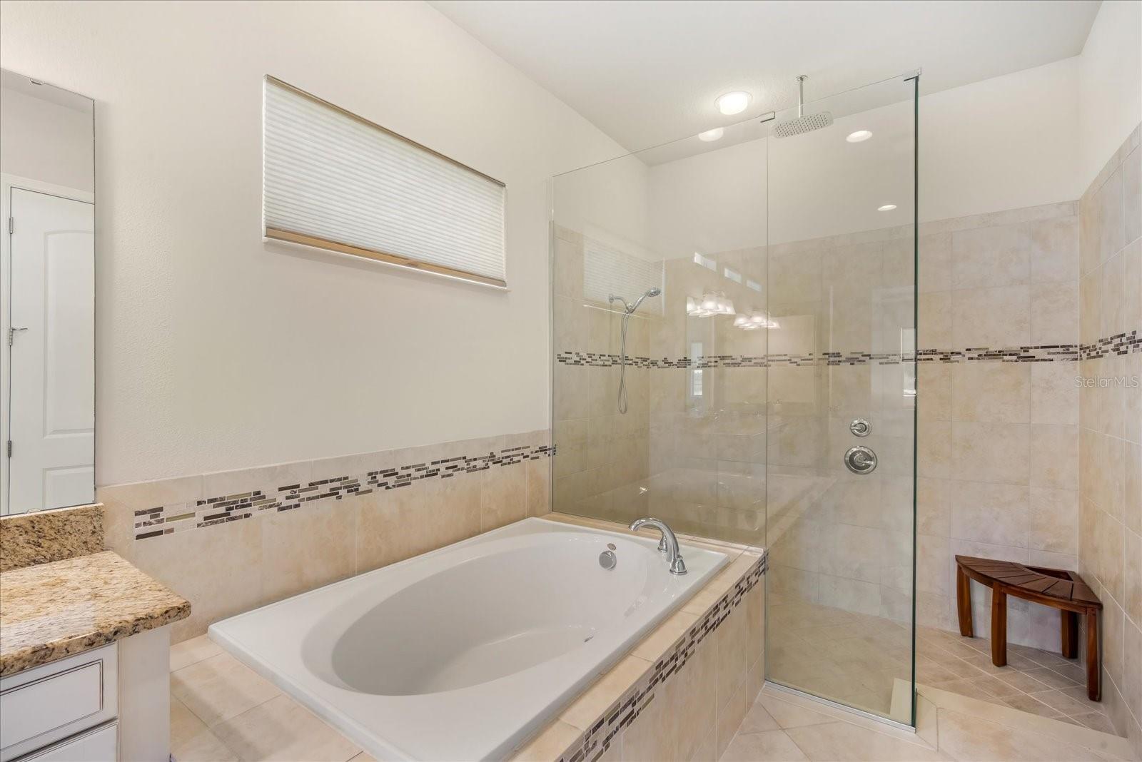 LUCAYA LAKE CLUB PH 1C - Residential