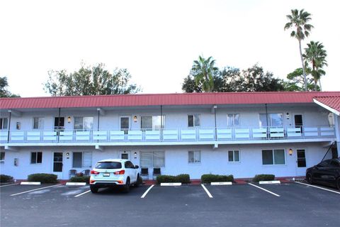 A home in WINTER HAVEN