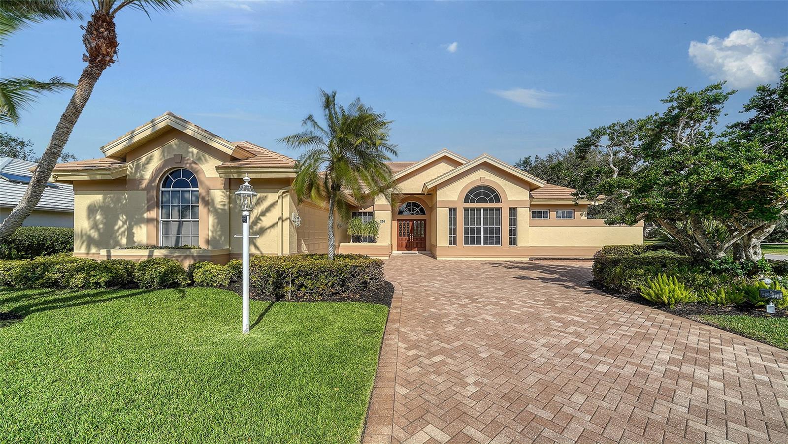 256 ROYAL OAK WAY