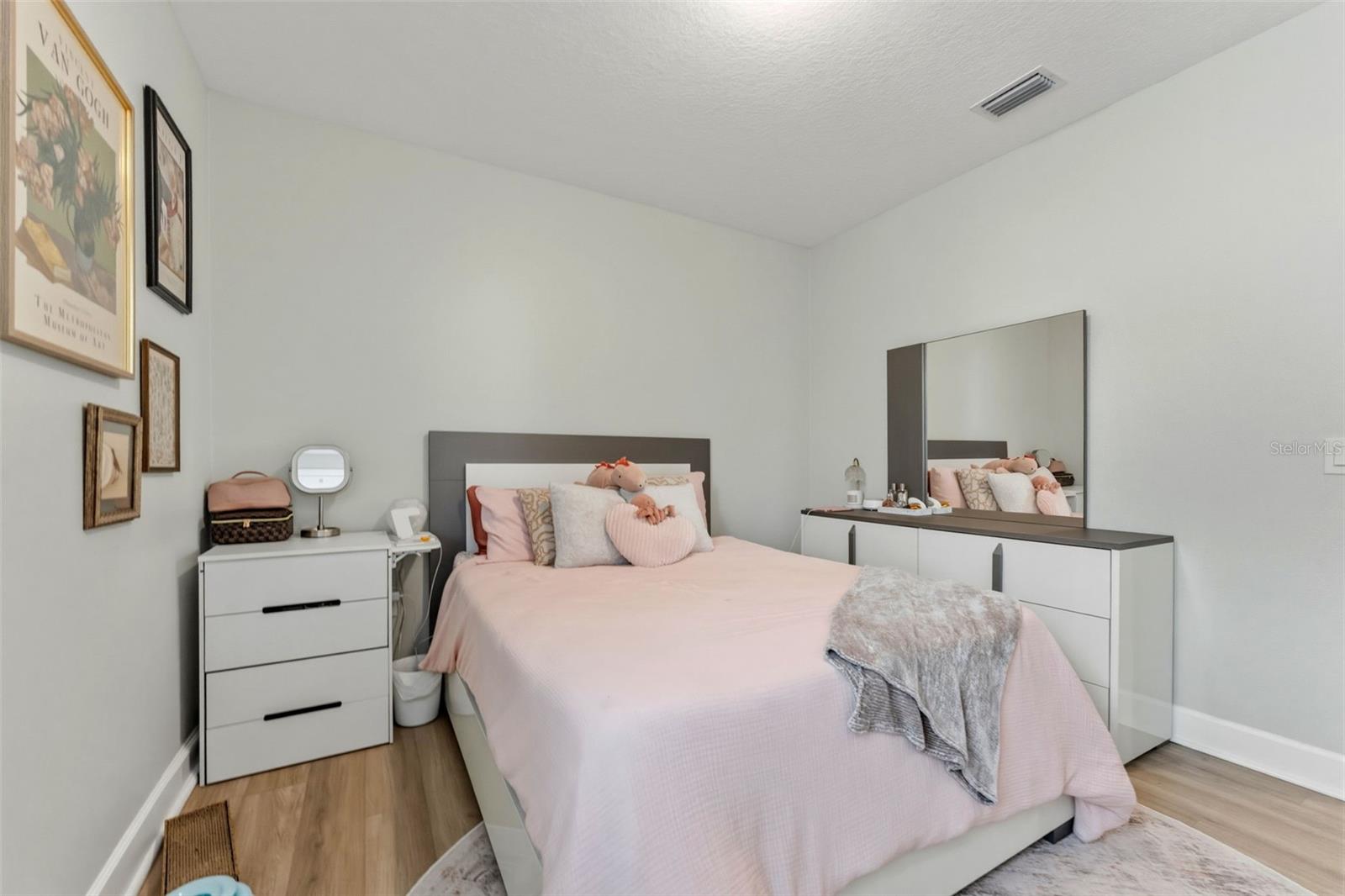 ELIZABETH COURT - Residential