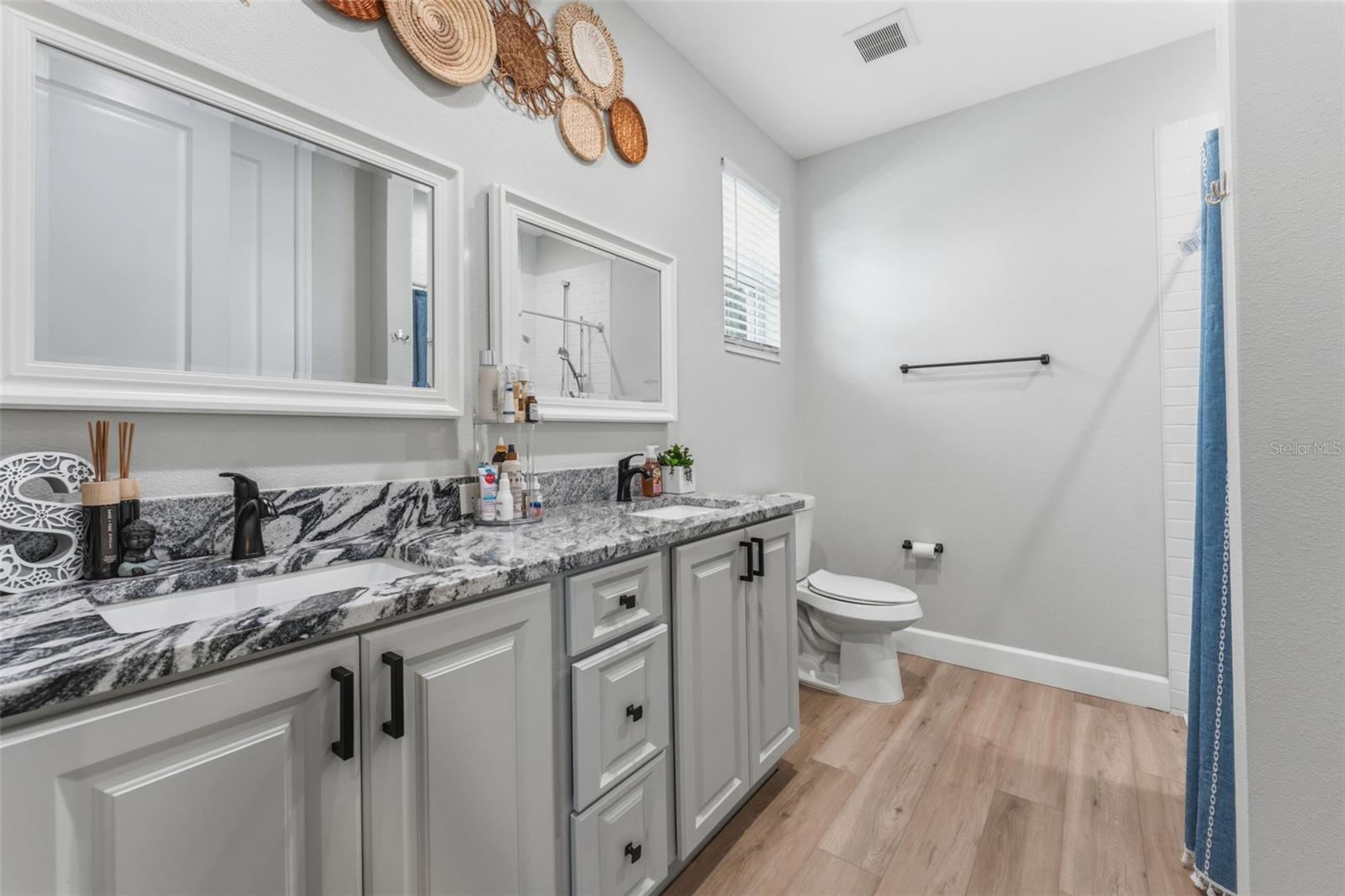 ELIZABETH COURT - Residential