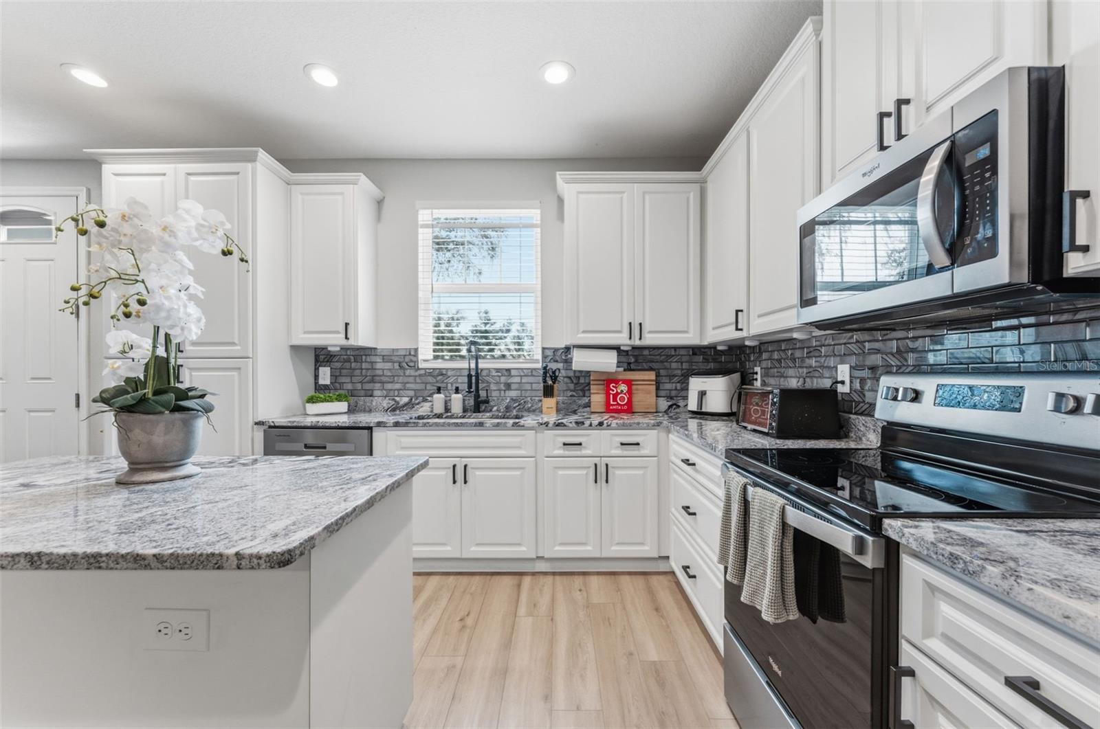 ELIZABETH COURT - Residential