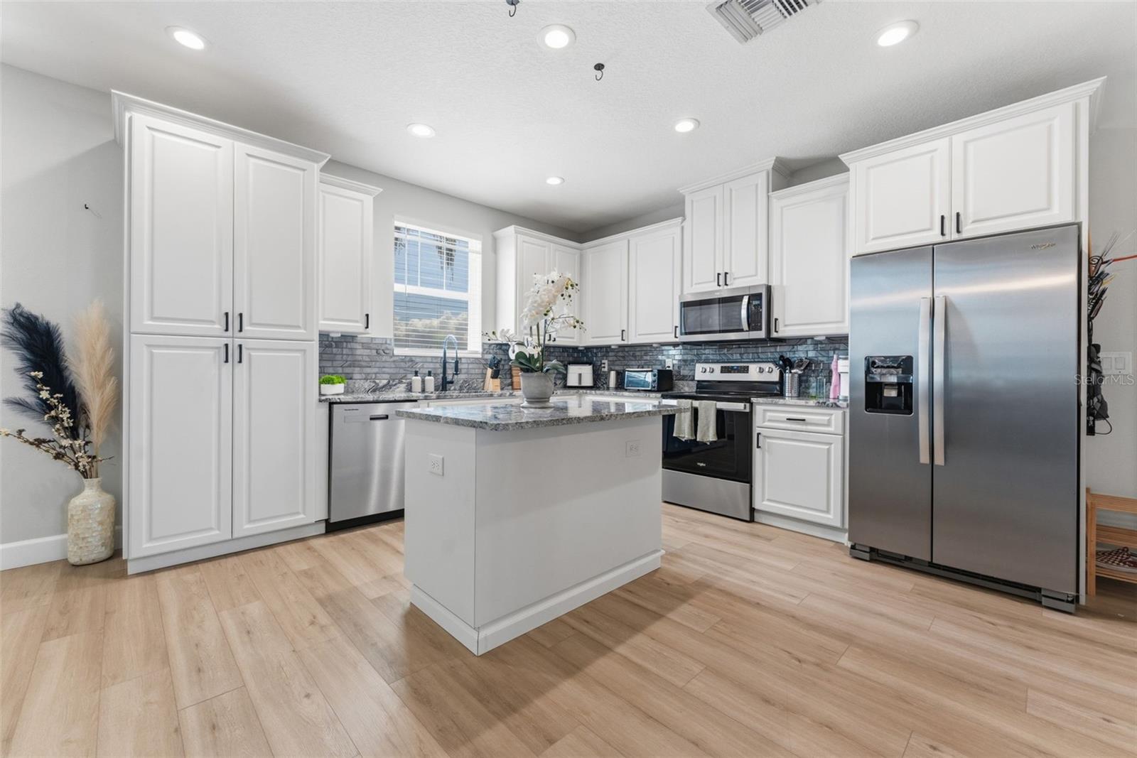 ELIZABETH COURT - Residential