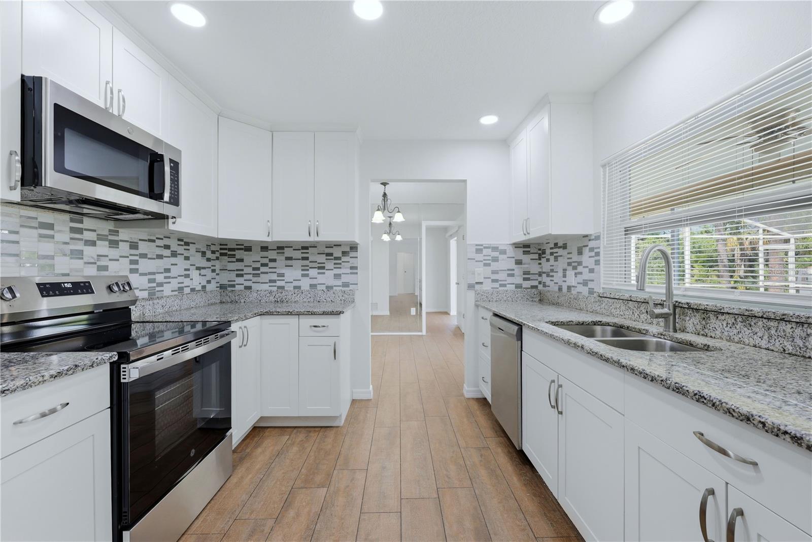 SARASOTA VENICE CO 11 37 18 - Residential