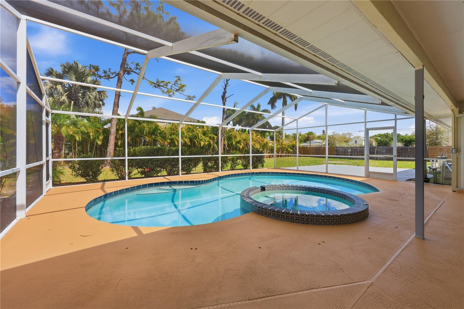 SARASOTA VENICE CO 11 37 18 - Residential