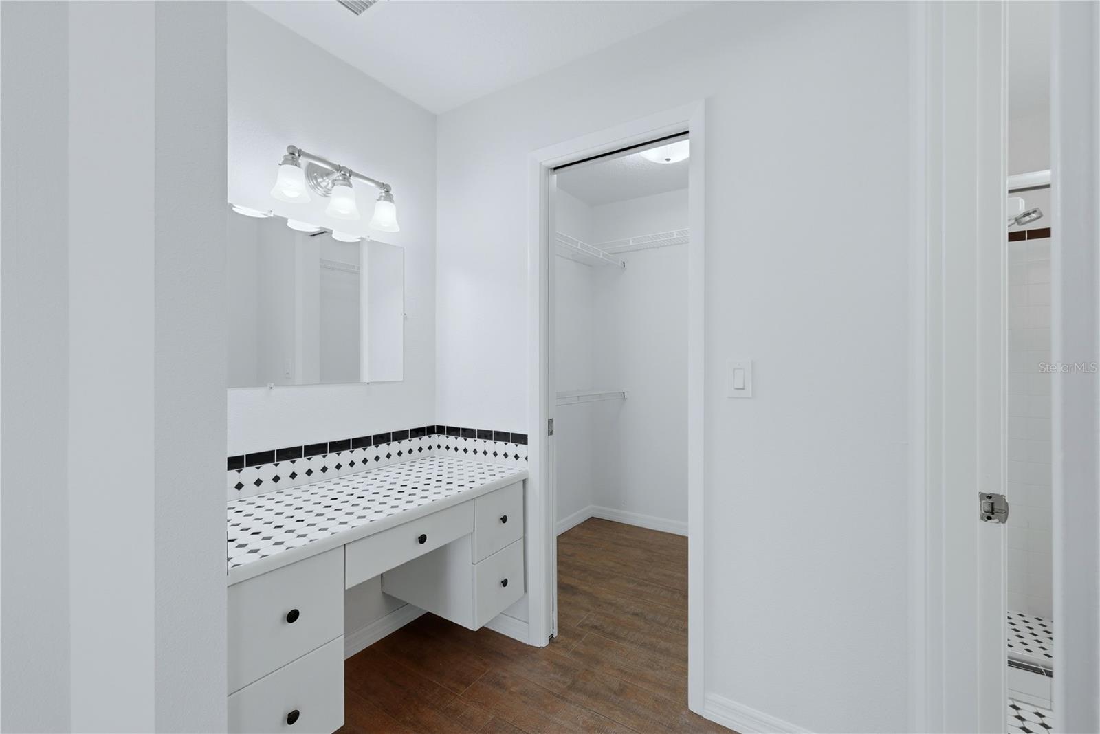 SARASOTA VENICE CO 11 37 18 - Residential