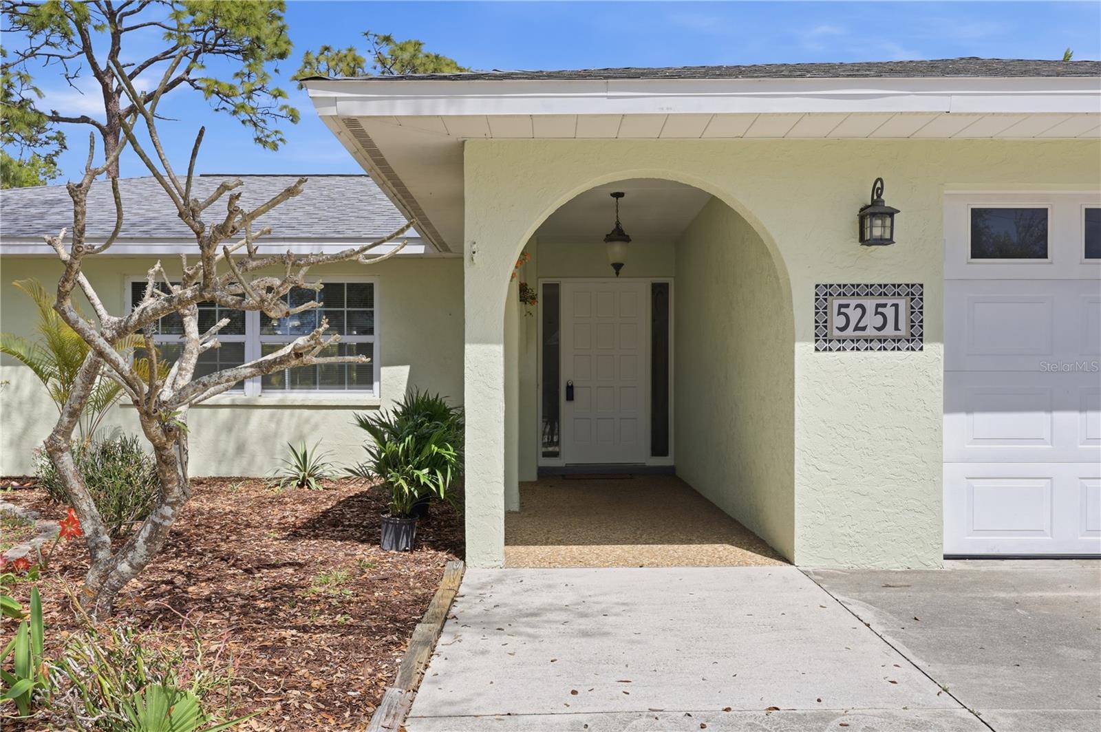 SARASOTA VENICE CO 11 37 18 - Residential