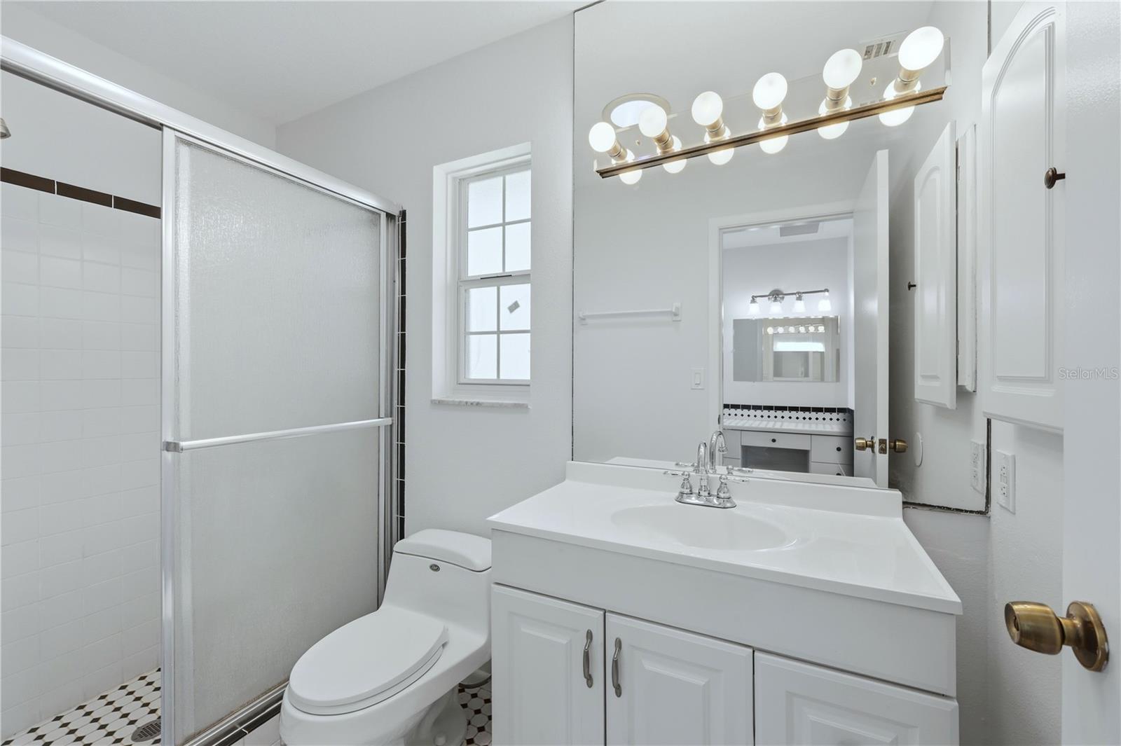 SARASOTA VENICE CO 11 37 18 - Residential