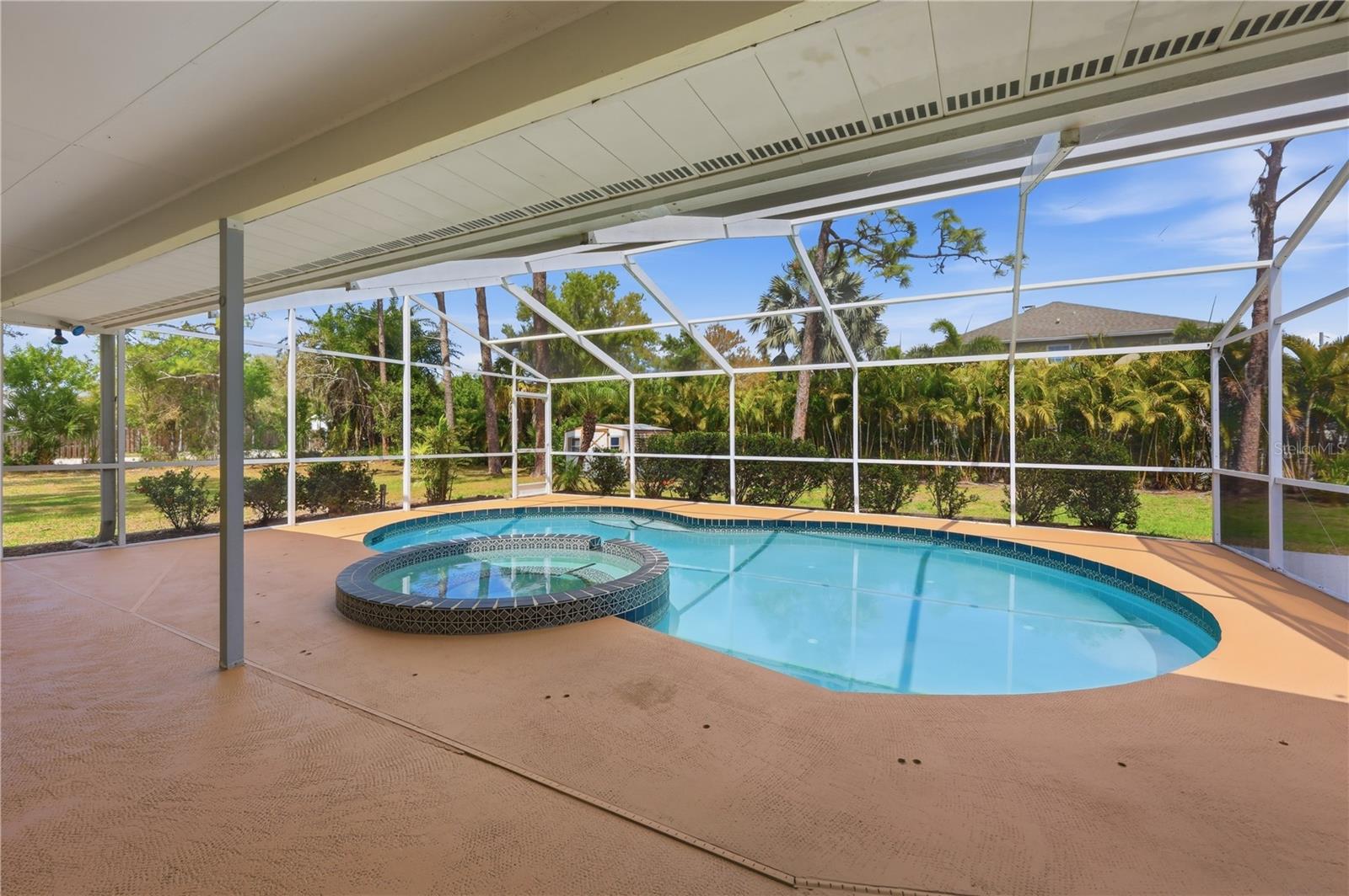 SARASOTA VENICE CO 11 37 18 - Residential